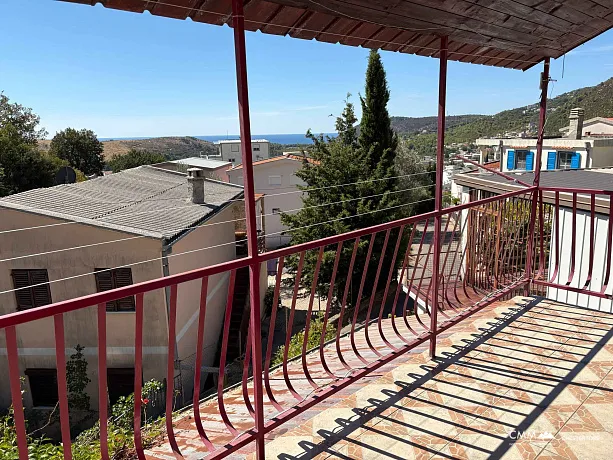 Sutomore'de Deniz ve Dağ Manzaralı Ev — 110 m², 150 m² Arsa