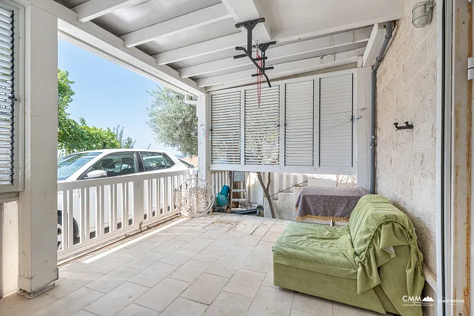 Sveti Stefan'da Deniz Manzaralı Satılık Daire – 77 m²