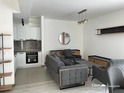 Ulcinj'de yeni bir altı katlı binada daireler