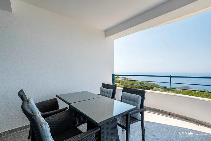 Blizikuće'de Lüks Yatırım Villası – 3 Daire, Havuz ve 120 m² Çatı Terası