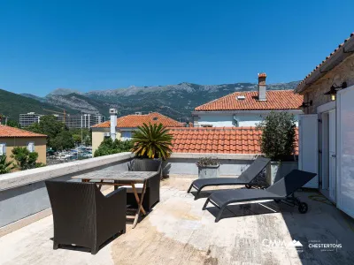 Budva'nın eski kentinin kalbinde büyüleyici dubleks daire