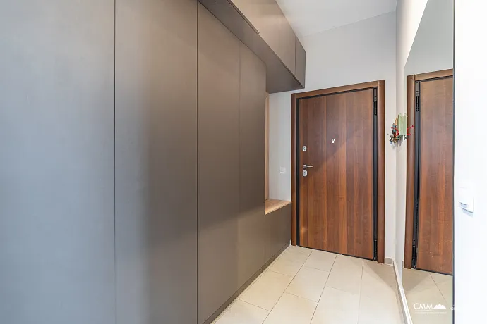 Tivat, Mažina Bölgesinde Deniz Manzaralı Geniş Daire