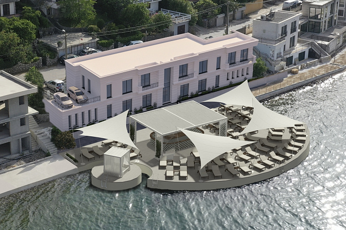 Krasici'de denize ilk hat üzerinde satılık otel