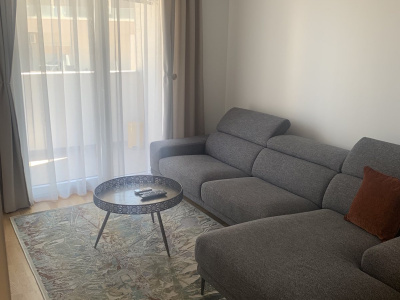 Budva'da yeni bir komplekste mobilyalı tek yatak odalı daire