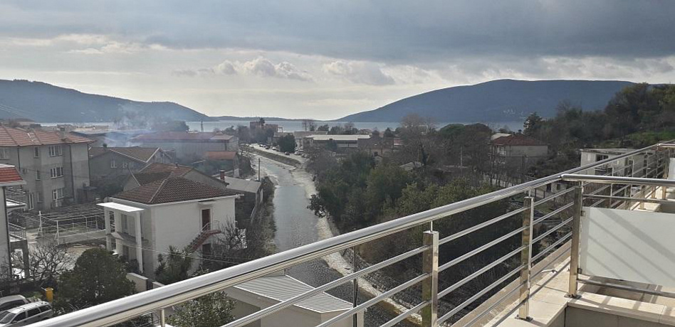 Herceg Novi'de kompleks içinde daireler
