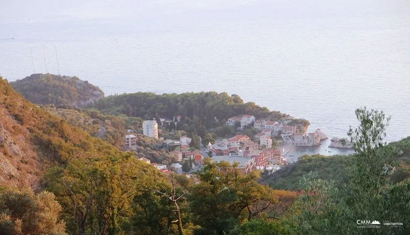 Kulyach'ta deniz manzaralı arsa