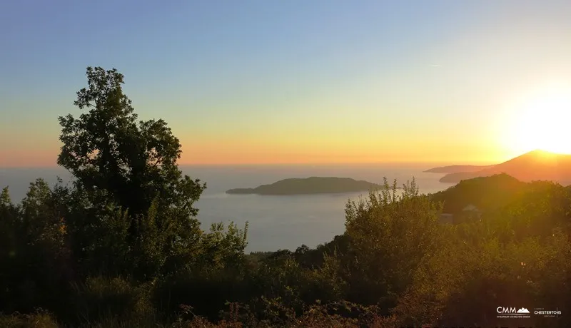 Kulyach'ta deniz manzaralı arsa