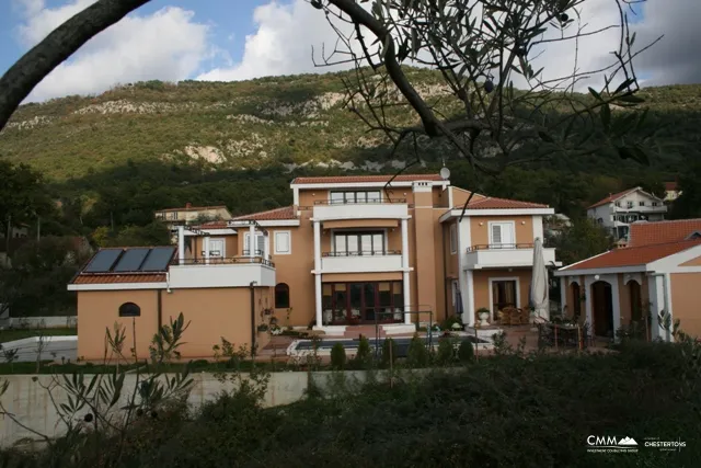 Kotor'da havuzlu lüks villa