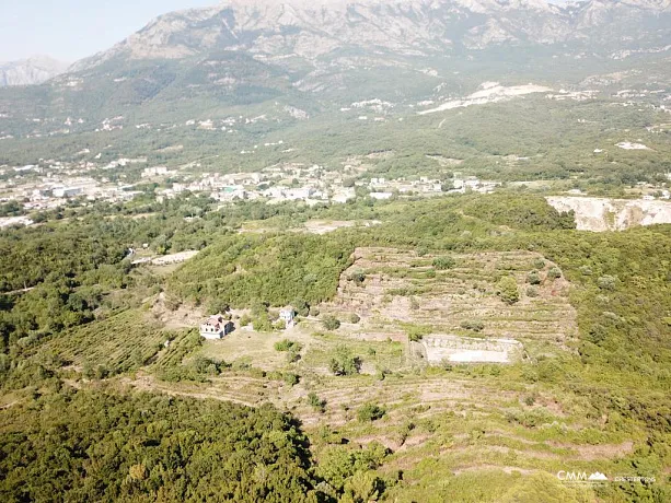 Radanovići'de 83.000 m² arsa