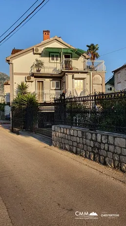 Stoliv’de Deniz Manzaralı, Birinci Sıra Ev