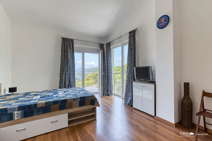 Herceg Novi (KO Radovanći) Bölgesinde Kotor Körfezi Manzaralı Şık Ev