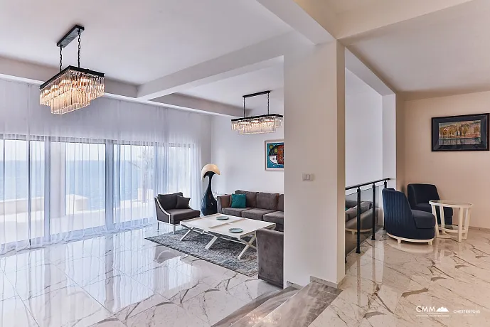 Bar yakınında ilk sırada havuzlu villa