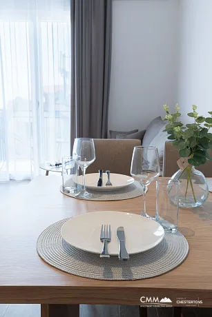 Denize yakın, güneşli 42 m²'lik 1+1 daire Budva'da.