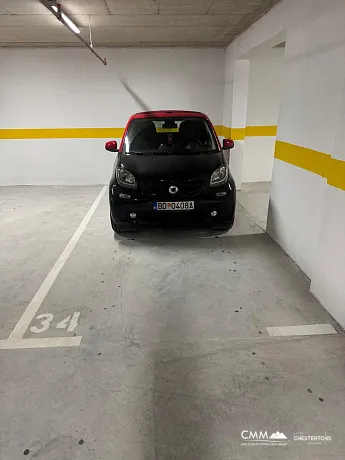 Budva merkezinde, yeni bir binada, 42 m² daire ve otopark yeri