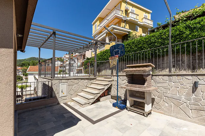 Herceg Novi'nin merkezinde mükemmel villa