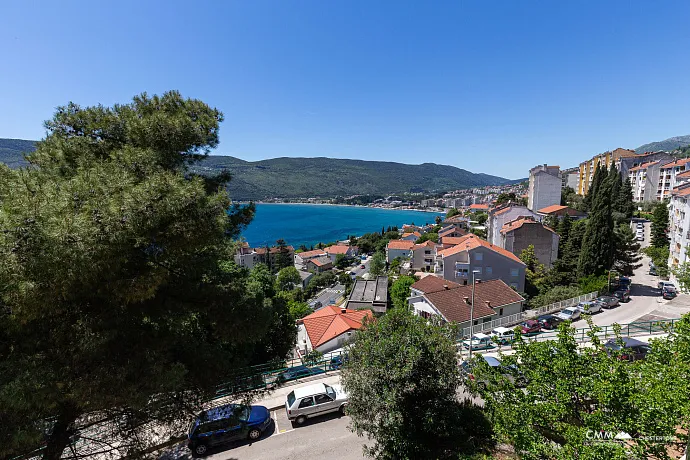 Herceg Novi'nin merkezinde mükemmel villa