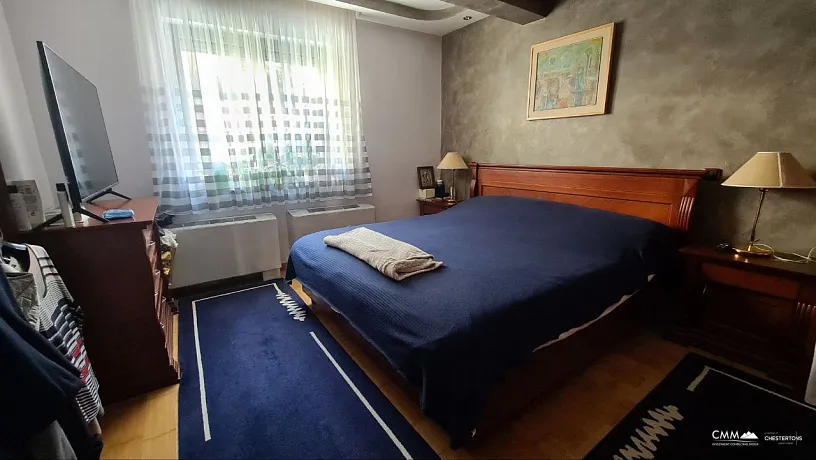Budva'nın denize bakan sakin bir bölgesinde ev.