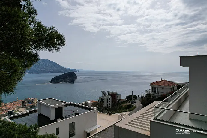Panoramik Deniz Manzaralı ve Yeni İnşa Edilmiş Lüks Villa – Budva