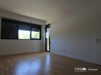 Tivat'ta denize yakın yeni bir komplekste daireler