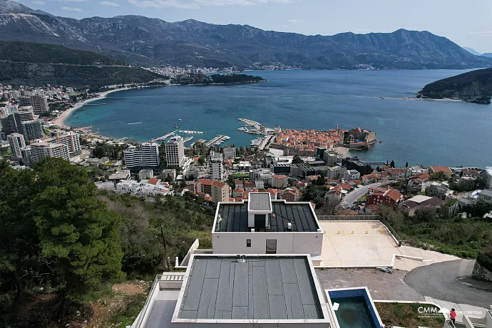Panoramik Deniz Manzaralı ve Yeni İnşa Edilmiş Lüks Villa – Budva