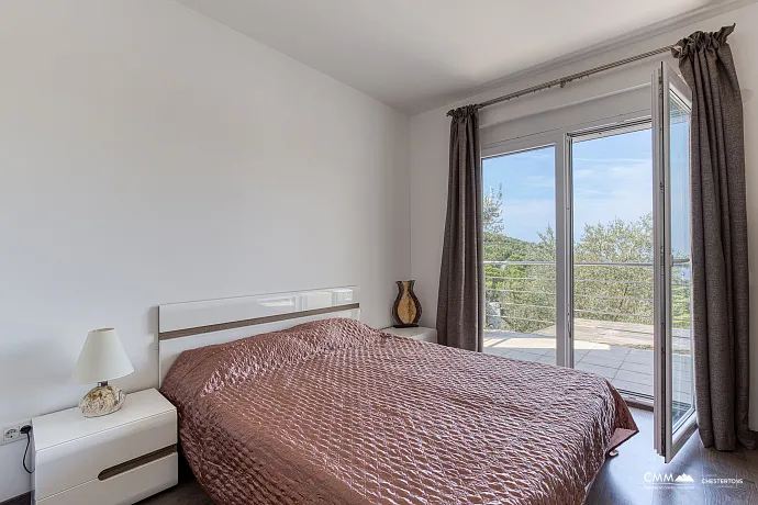 Herceg Novi (KO Radovanći) Bölgesinde Kotor Körfezi Manzaralı Şık Ev