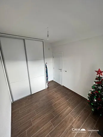 Dobra Voda'da bir ve iki yatak odalı daireler
