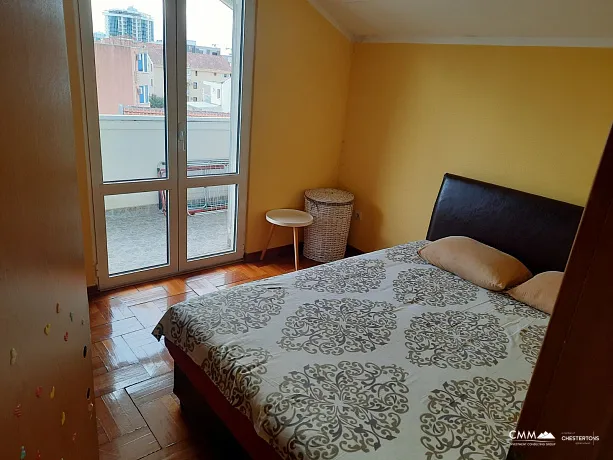 Budva'da merkeze yakın iki yatak odalı daire