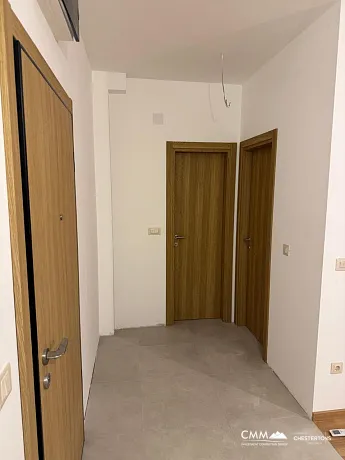 Budva merkezinde, yeni bir binada, 42 m² daire ve otopark yeri