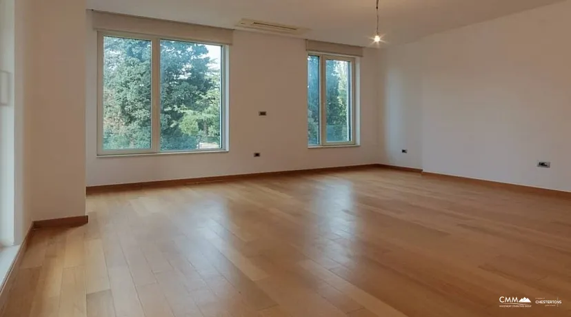Podgorica'nın Lüks bölümünde üç yatak odalı daire