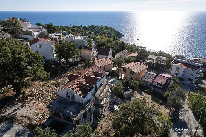 Ratac, Bar’da 1.600 m² arsalı ev — yaklaşık 350 m²