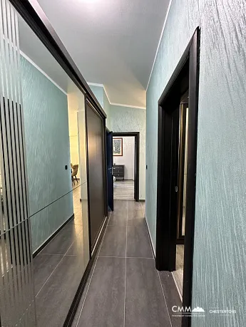 Budva'da deniz manzaralı iki yatak odalı daire