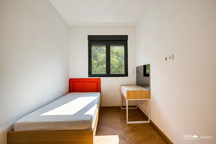 Havuzlu sitede üç odalı daire, Blizikuće