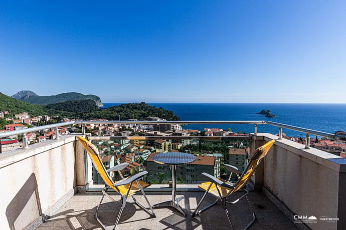 Petrovac'ta Deniz Manzaralı Üç Odalı Daire