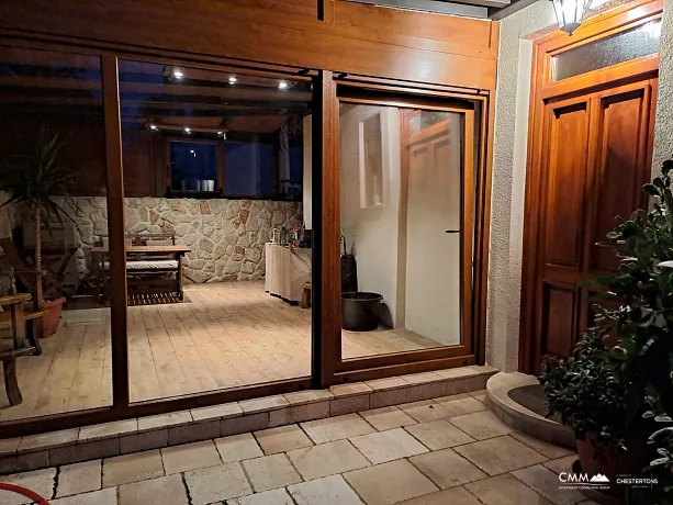Herceg Novi'de denize yakın iki yatak odalı daire