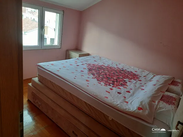 Budva'da merkeze yakın iki yatak odalı daire