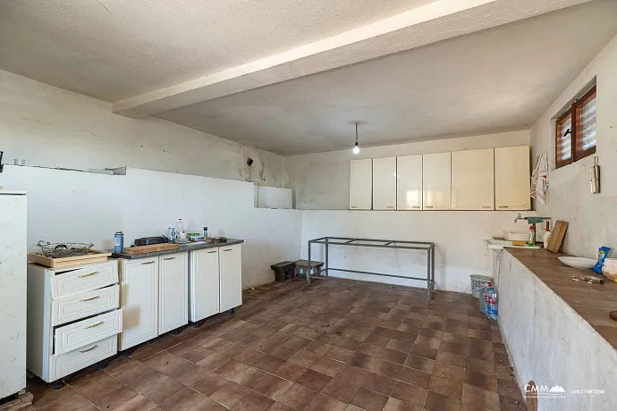 Ratac, Bar’da 1.600 m² arsalı ev — yaklaşık 350 m²