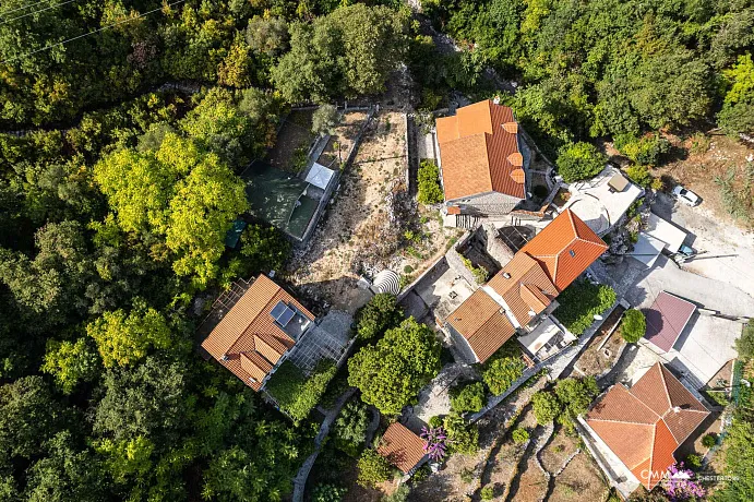 LİPCİ'DE GÜZEL TAŞ EV – BOKA KOTORSKA'DA OTANTİK BİR YAŞAM