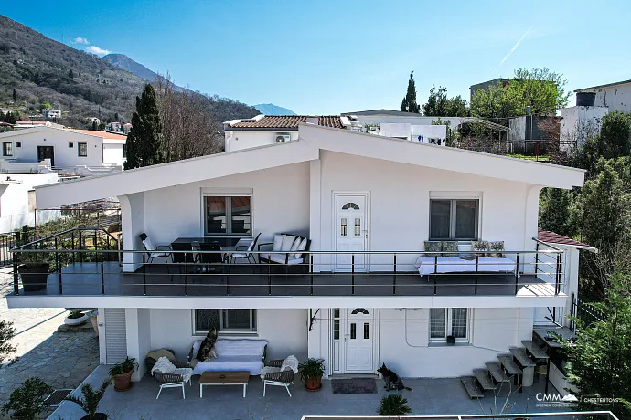 Sutomore'de iki katlı geniş ev