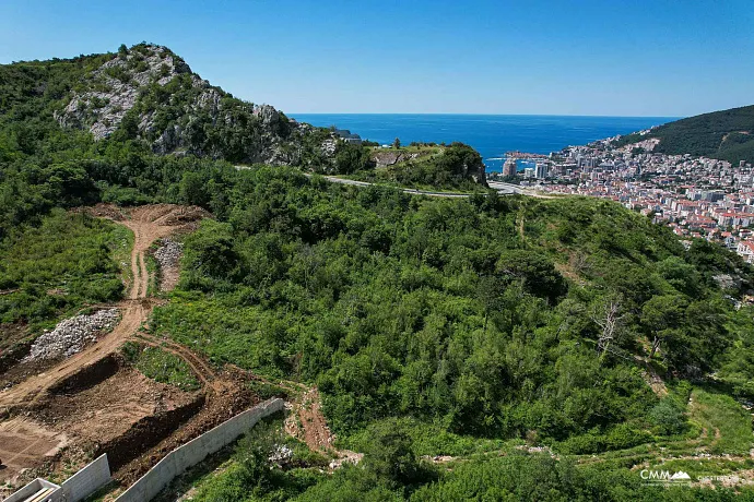 İkinci etap, kompleksin genel mimari kimliğini koruyan daha modern tasarıma sahip 12 daireli bir konut binasını kapsamaktadır.  Özellikler (1. etap ile aynı):