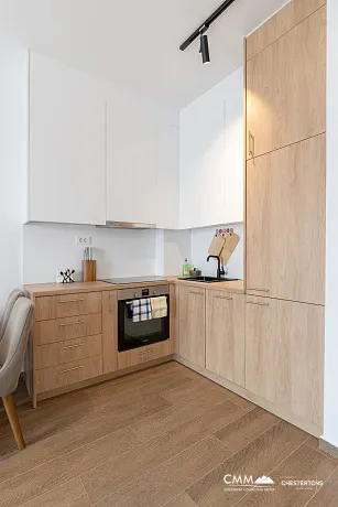 Denize yakın, güneşli 42 m²'lik 1+1 daire Budva'da.
