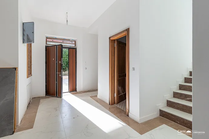 Lüks bir üç katlı villa — Kotor