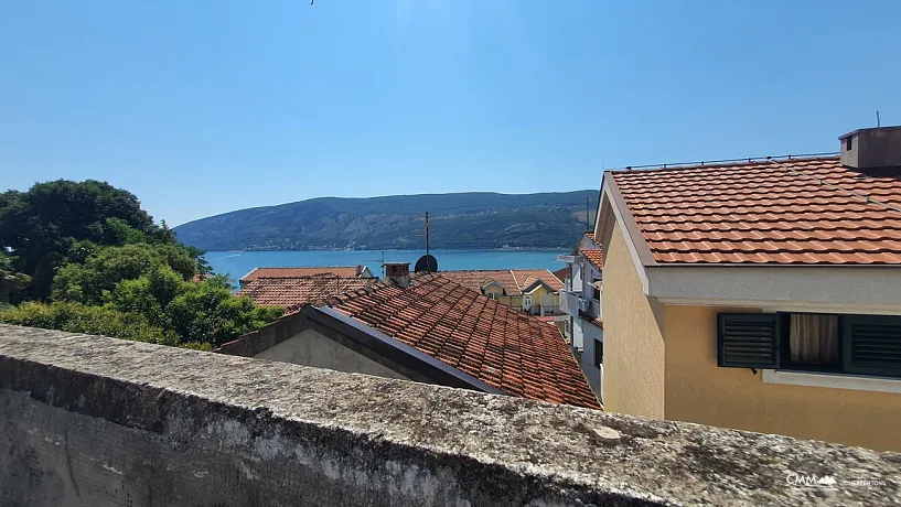 Herceg Novi'de deniz manzaralı satılık daire