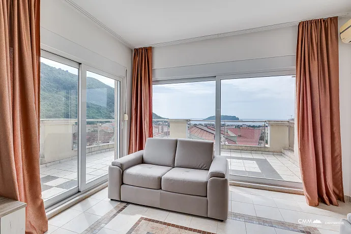 Budva Lazi’de Satılık Eşyalı 1+1 Daire – 89m² Deniz Manzaralı