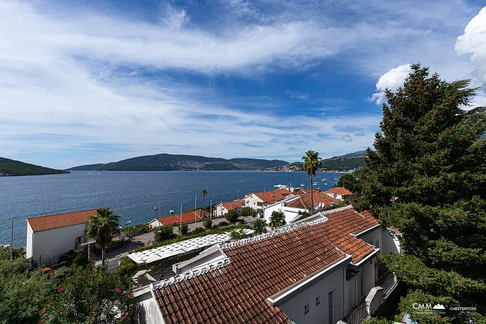 Kumbor'da denize 200 metre mesafede ev