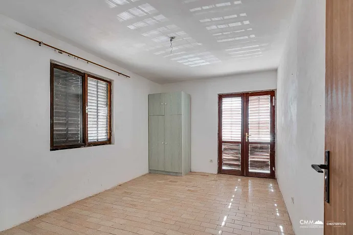 Ratac, Bar’da 1.600 m² arsalı ev — yaklaşık 350 m²