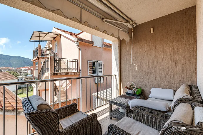 Budva'nın denize bakan sakin bir bölgesinde ev.