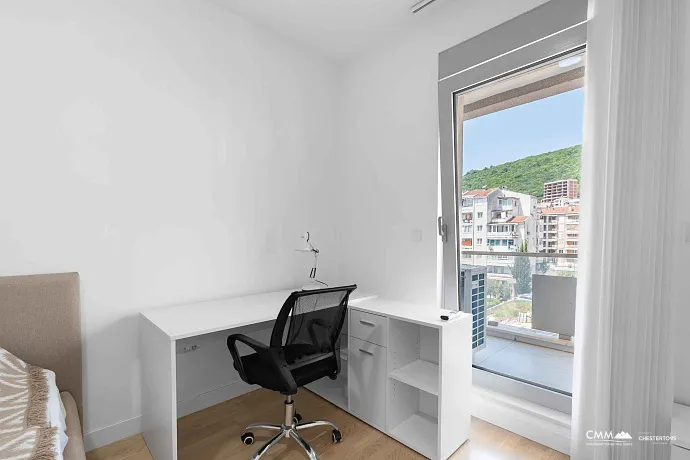 Budva'nın Kalbinde Ferah ve Havadar Daire