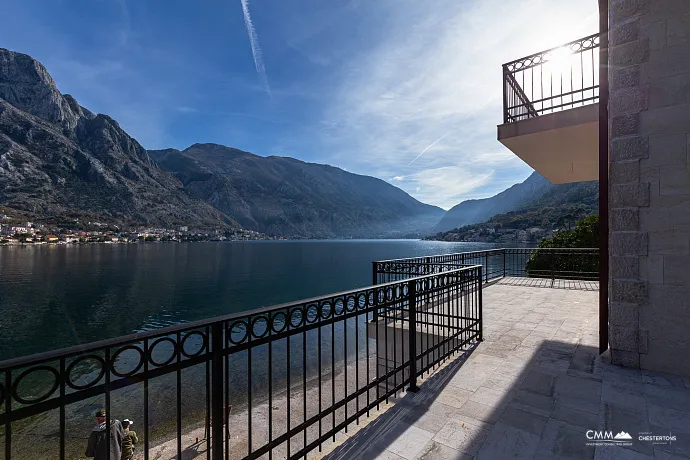 Lüks bir üç katlı villa — Kotor