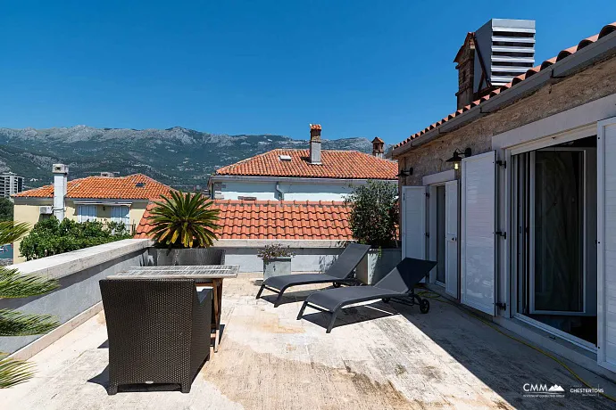 Budva'nın eski kentinin kalbinde büyüleyici dubleks daire