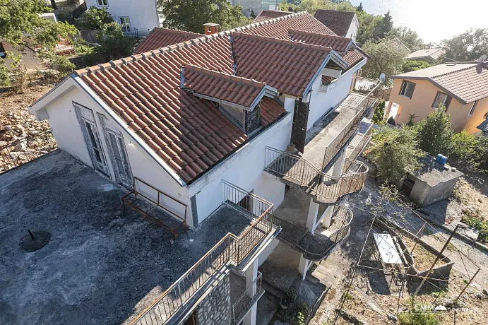 Ratac, Bar’da 1.600 m² arsalı ev — yaklaşık 350 m²